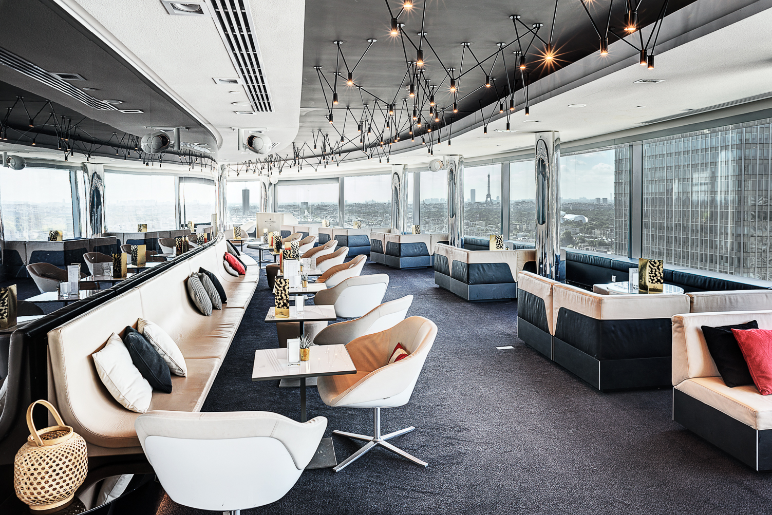 Le Sky Bar & Lounge - Paris sur les Toits